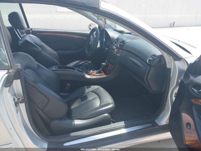 2007 MERCEDES-BENZ CLK 550 WDBTK72F47F223522 Photo 4