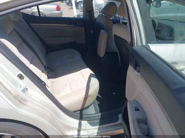 KMHD84LF5HU209560 Hyundai ELANTRA SE