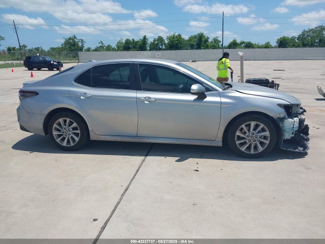 4T1C11AK0NU627812 Toyota CAMRY LE