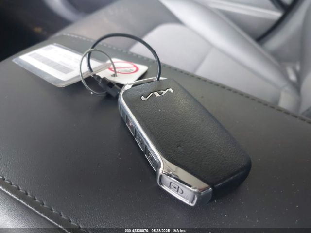 KNDCR3LE9P5044717 KIA NIRO EX