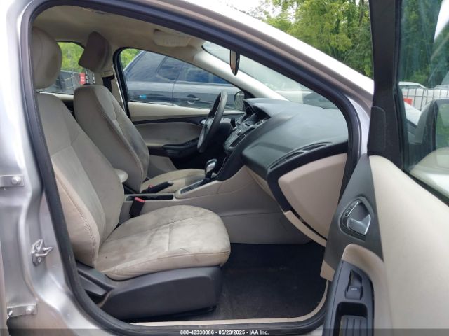 1FADP3F29HL280055 Ford FOCUS SE