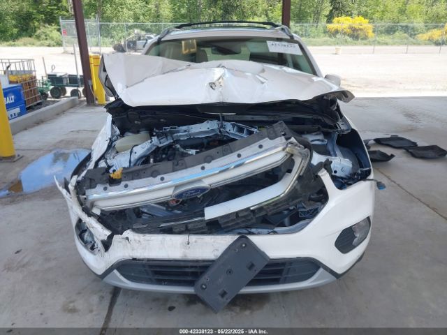 1FMCU9J97JUC10359 Ford Escape Titanium