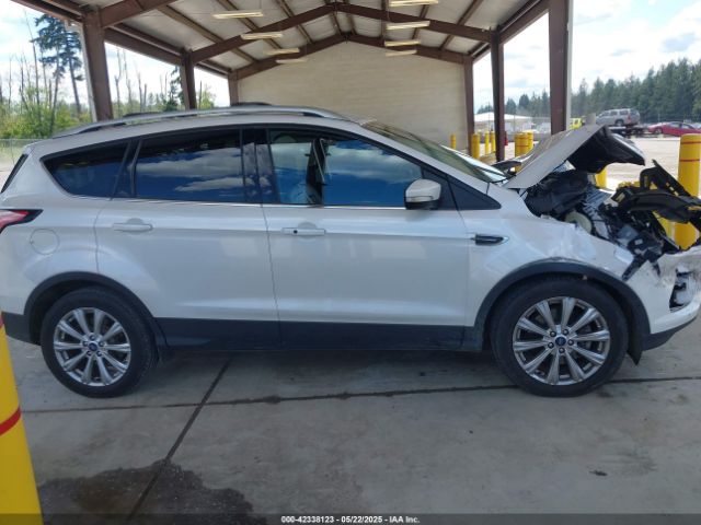 1FMCU9J97JUC10359 Ford Escape Titanium