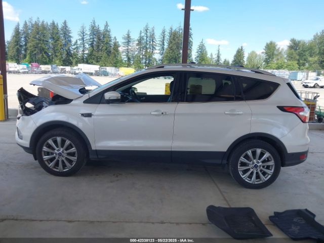 1FMCU9J97JUC10359 Ford Escape Titanium