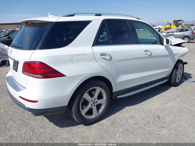 4JGDA5JB3HA933923 Mercedes-Benz m276