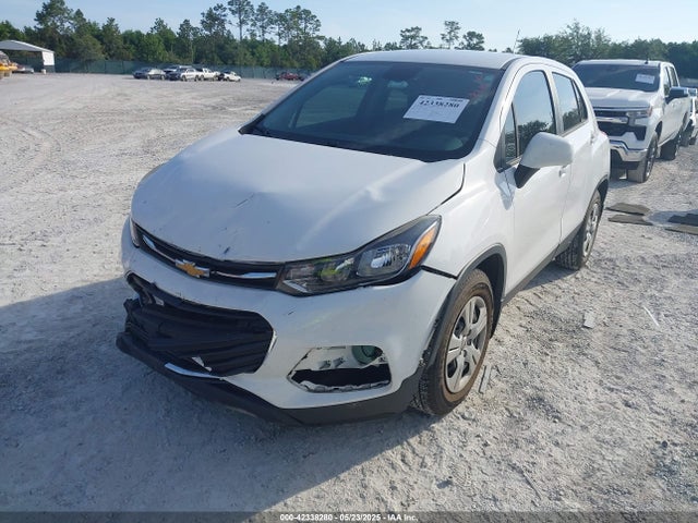 Chevrolet TRAX LS 2019 3GNCJKSB7KL153203 Image 2