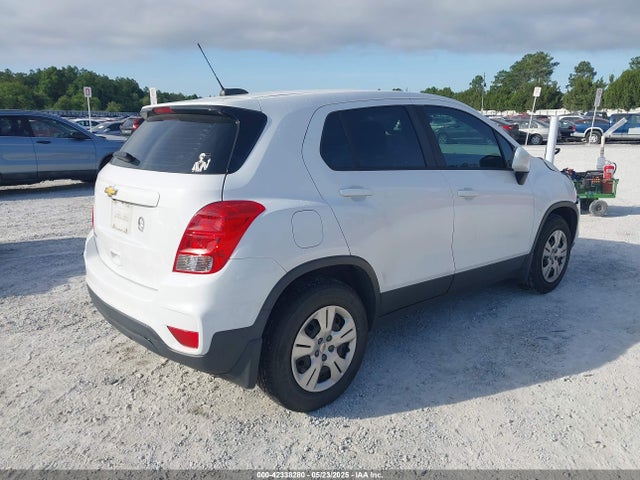 Chevrolet TRAX LS 2019 3GNCJKSB7KL153203 Image 4