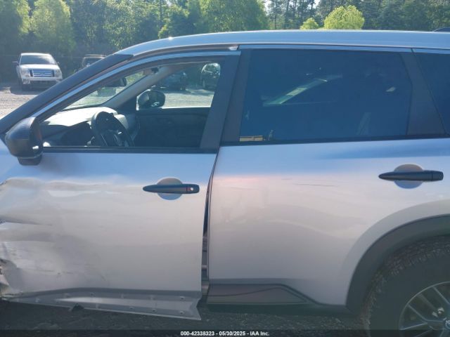 5N1BT3AA8RC759916 Nissan Rogue S Fwd