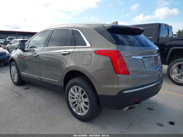 2017 CADILLAC XT5 1GYKNARS7HZ243892 Photo 2