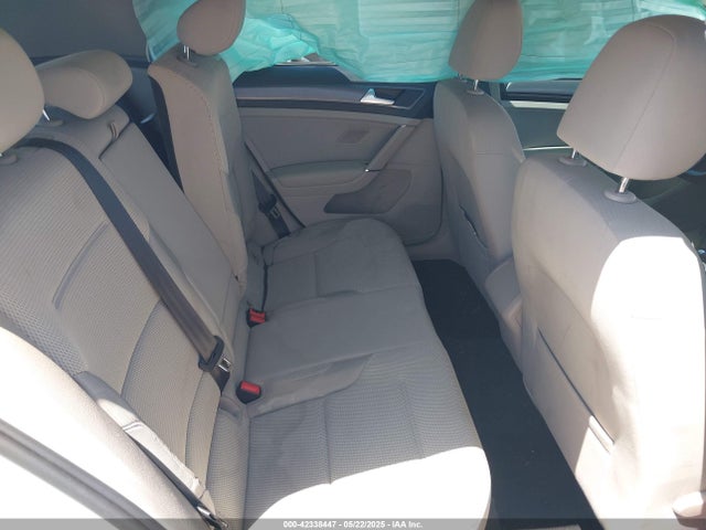 3VWB17AU8JM278592 Volkswagen 2018