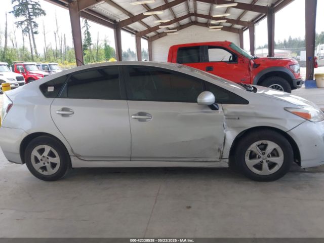 JTDKN3DU8F0427475 Toyota Prius Three