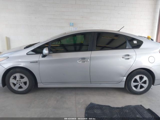 JTDKN3DU8F0427475 Toyota Prius Three