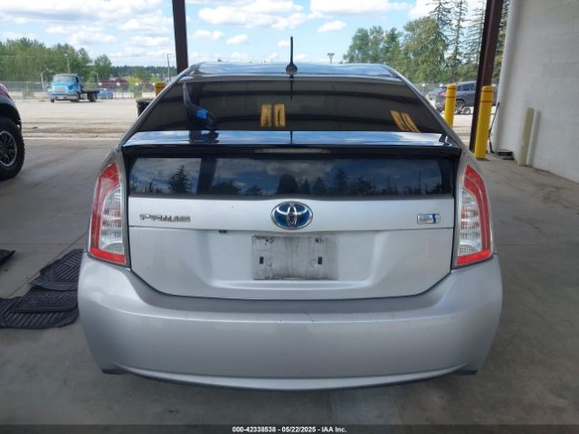 JTDKN3DU8F0427475 Toyota Prius Three