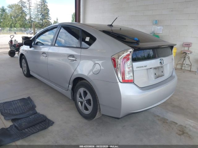 JTDKN3DU8F0427475 Toyota Prius Three