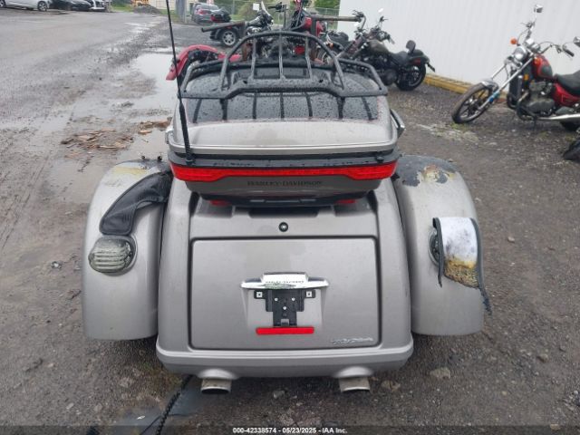 2017 HARLEY-DAVIDSON FLHTCUTG 1HD1MAD13HB858305 Photo 5