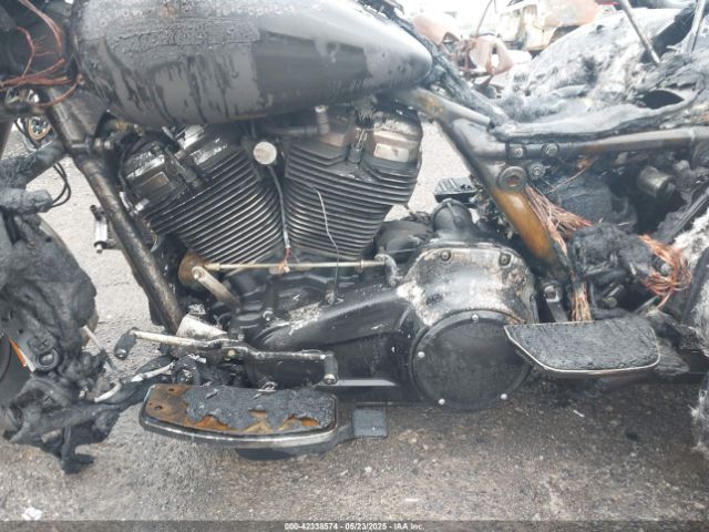 2017 HARLEY-DAVIDSON FLHTCUTG 1HD1MAD13HB858305 Photo 8