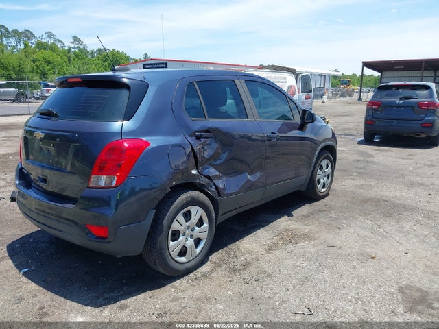 3GNCJKSB0JL340524 Chevrolet TRAX LS