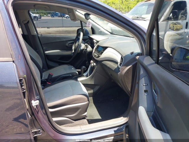 3GNCJKSB0JL340524 Chevrolet TRAX LS