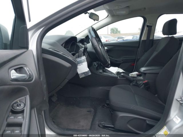 1FADP3F21FL335143 Ford FOCUS SE