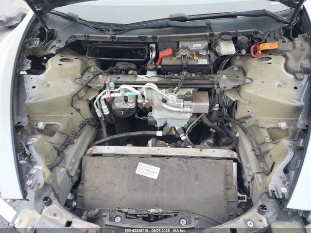 2018 TESLA MODEL 3 5YJ3E1EA5JF077617 Photo 9