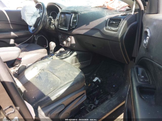 3C4NJDCB6KT653901 Jeep 2019