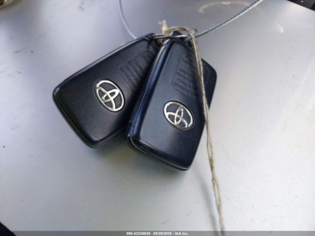 JTDKN3DU6F0394945 Toyota Prius Two