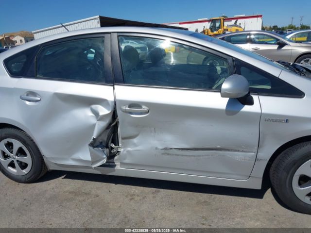 JTDKN3DU6F0394945 Toyota Prius Two