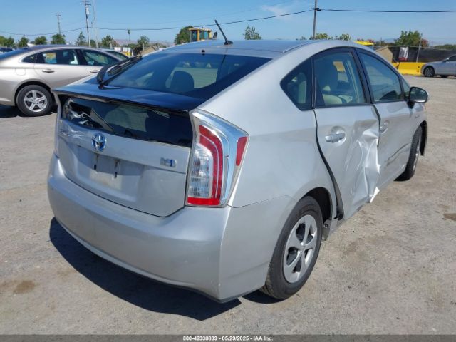JTDKN3DU6F0394945 Toyota Prius Two