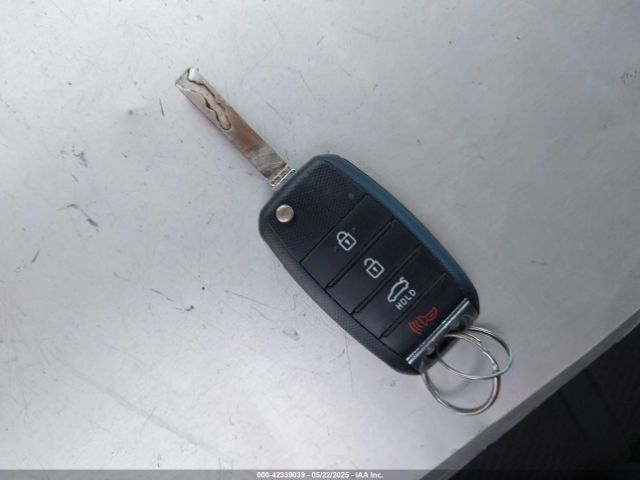 5XXGT4L32JG215768 KIA Optima Lx