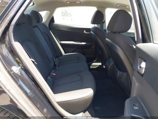 5XXGT4L32JG215768 KIA Optima Lx