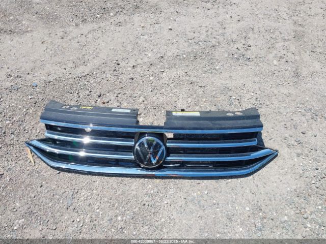 3VVTB7AX9RM217926 Volkswagen Tiguan 2.0t Wolfsburg Edition
