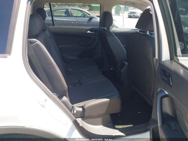 3VVTB7AX9RM217926 Volkswagen Tiguan 2.0t Wolfsburg Edition