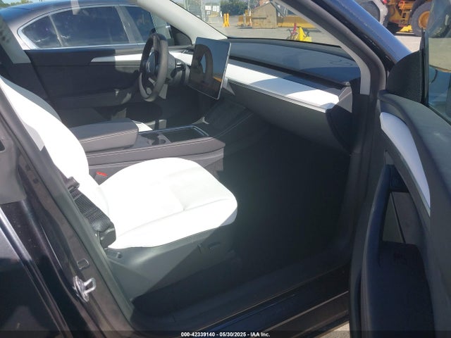 2025 TESLA MODEL Y 7SAYGDEE9SF265307 Photo 4