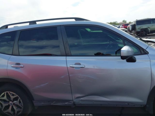 JF2SKAEC1KH451438 Subaru Forester Premium