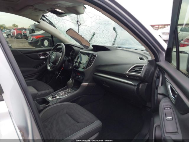 JF2SKAEC1KH451438 Subaru Forester Premium