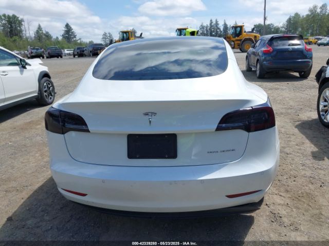 5YJ3E1EB3NF203181 Tesla 2022