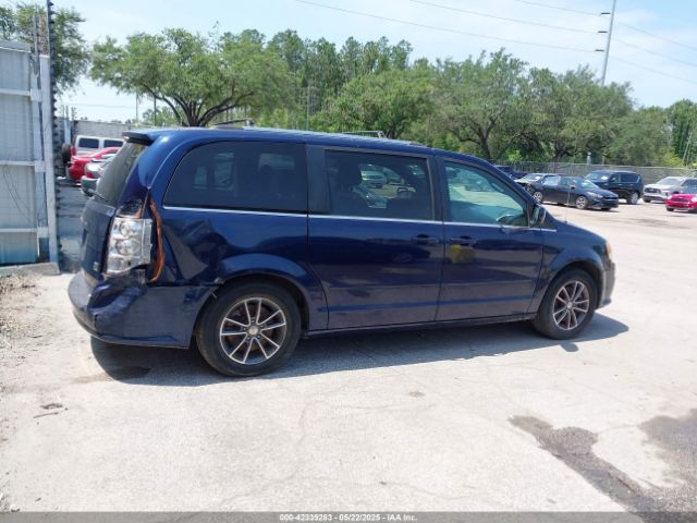 2C4RDGCGXHR697613 Dodge Grand Caravan Sxt