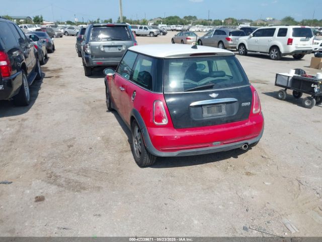 2006 MINI COOPER WMWRC33536TJ74995 Photo 2