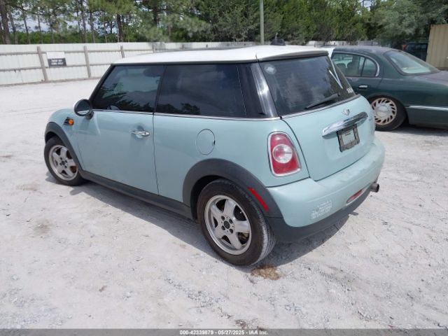 2011 MINI COOPER WMWSU3C58BT251157 Photo 2