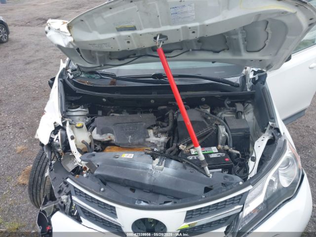 2T3ZFREV6FW220049 Toyota RAV4 LE