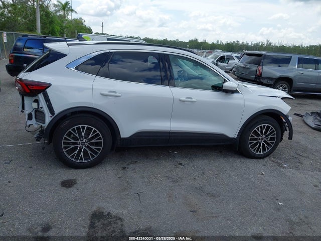 1FMCU0E17PUA76655 Ford Escape Phev