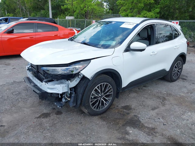 1FMCU0E17PUA76655 Ford Escape Phev