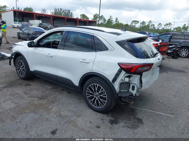 1FMCU0E17PUA76655 Ford Escape Phev