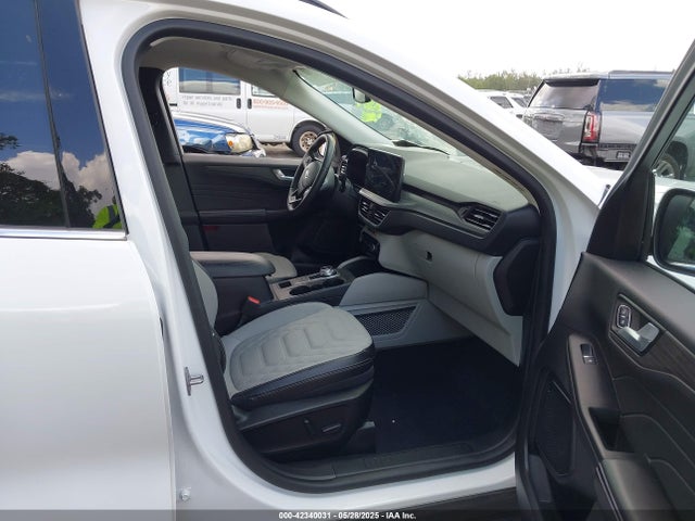 1FMCU0E17PUA76655 Ford Escape Phev