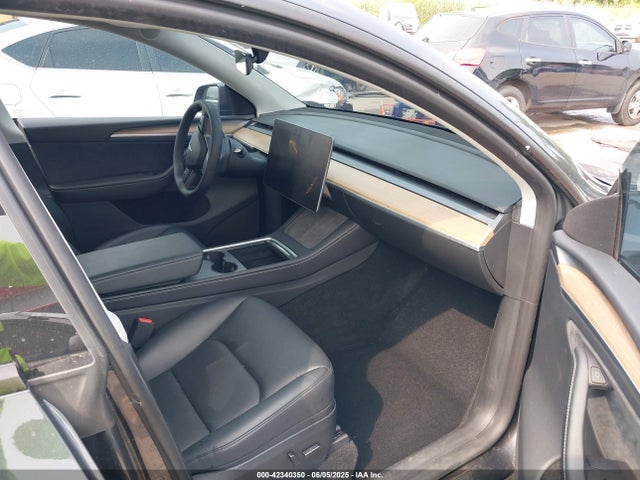 2024 TESLA MODEL Y 7SAYGDEE6RA226536 Photo 4