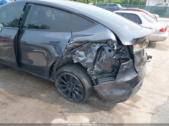 2024 TESLA MODEL Y 7SAYGDEE6RA226536 Photo 5