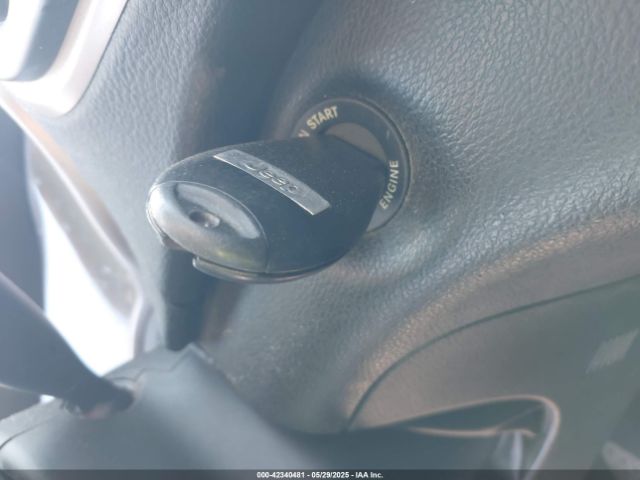 1C4PJLAB3FW516775 Jeep Cherokee Sport
