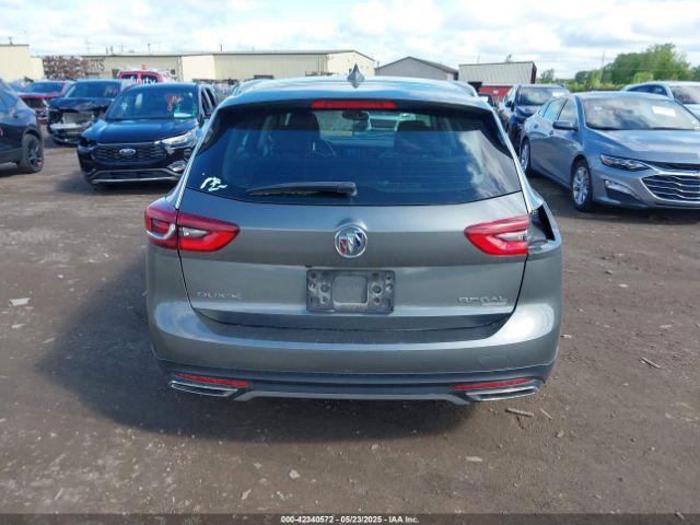 W04GV8SX5J1161328 Buick Regal Tourx Essence