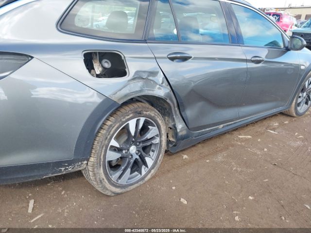 W04GV8SX5J1161328 Buick Regal Tourx Essence
