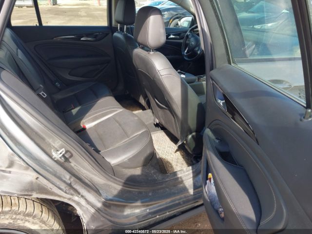 W04GV8SX5J1161328 Buick Regal Tourx Essence